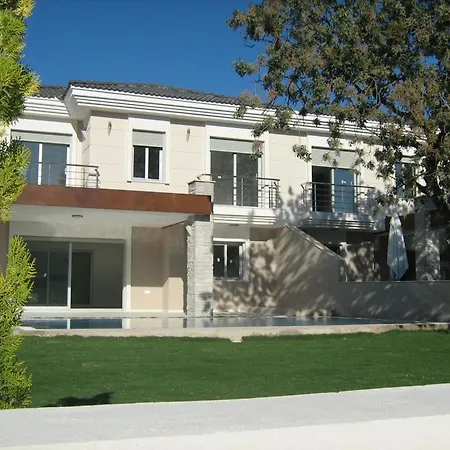 Villa Cesme Alacati'da Havuzlu Kiralik Alaçatı
